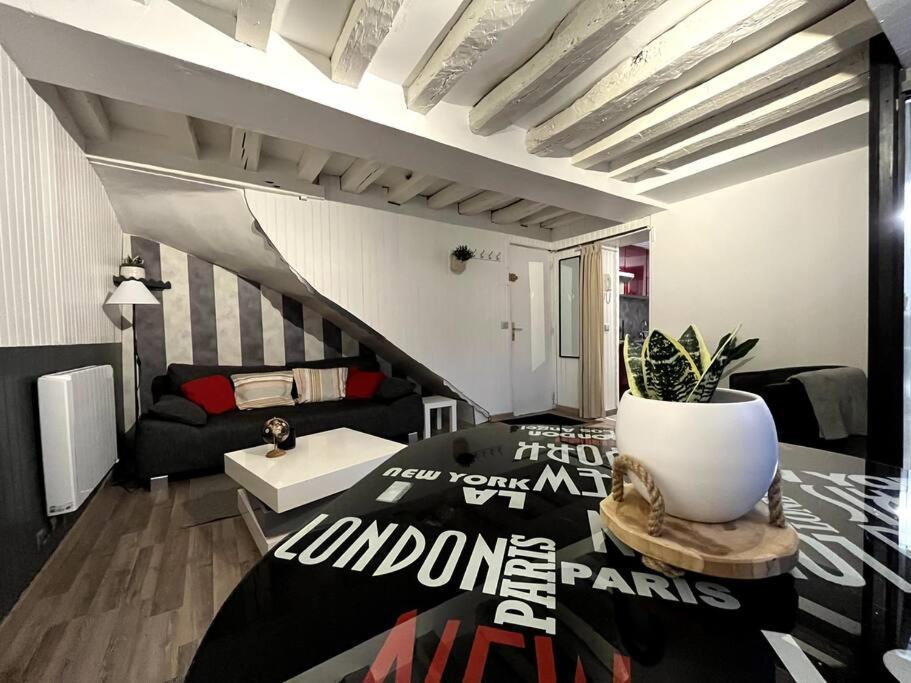 The Red And Black Retreat - Fontainebleau Center المظهر الخارجي الصورة